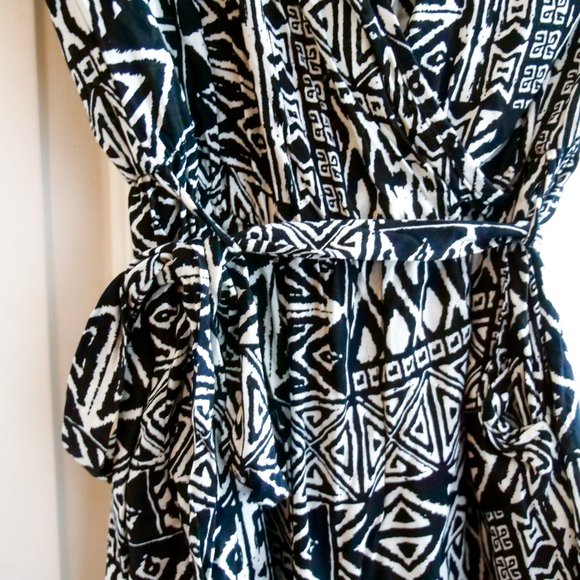 Aztec Print Romper - Picture 5 of 10